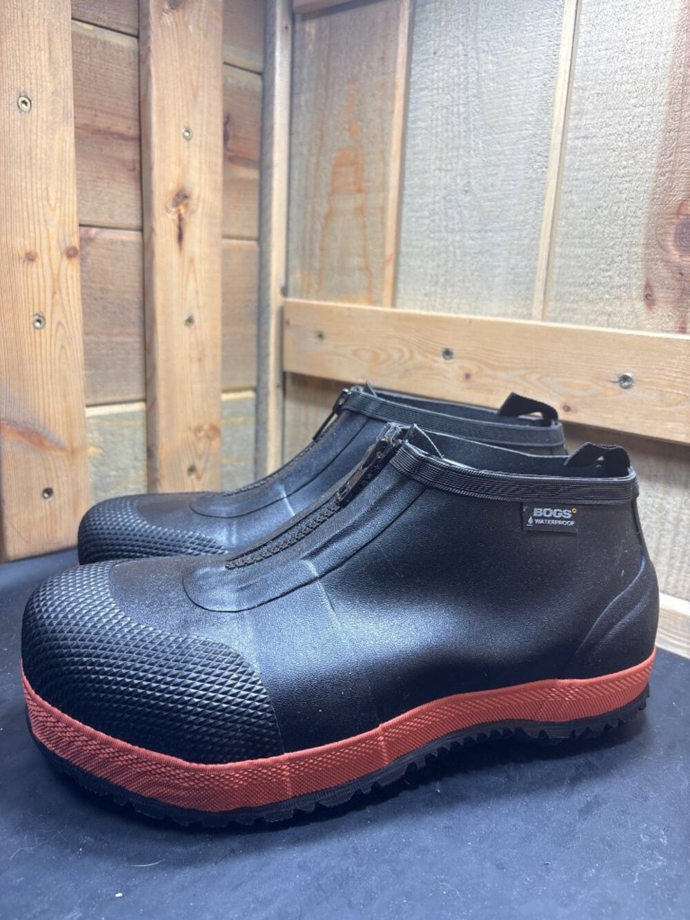 Bogs Overshoe Zip CT Black Red Waterproof Boots US 7 Euro 40 78919CT-009 New